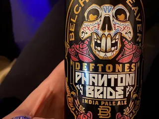 Mr. Head's Art Gallery And Bar