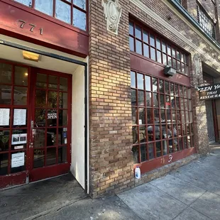 Outside view is n Ellis street.