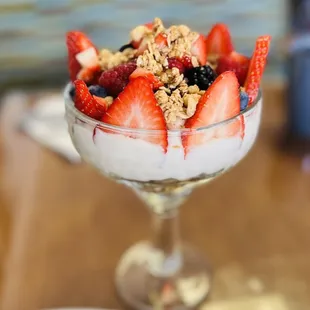 Yogurt berry granola parfait