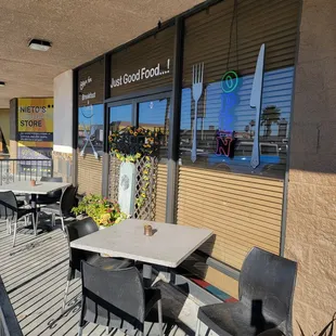 the outside of the restaurant