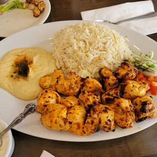 Chicken with rice and hummus