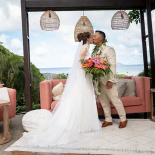 Lounge area for wedding party and guest photos.