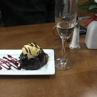 Brownie with raspberry sauce