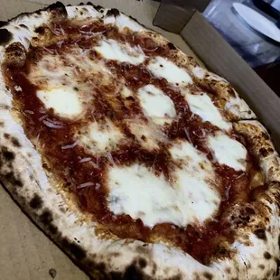 Basic cheese pizza ... delish!!