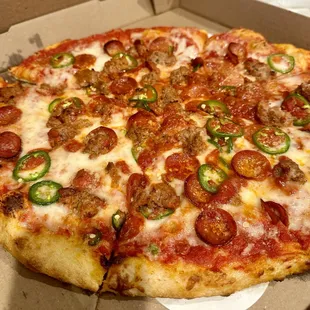 Large pizza with jalapeño, meatball, pepperoni