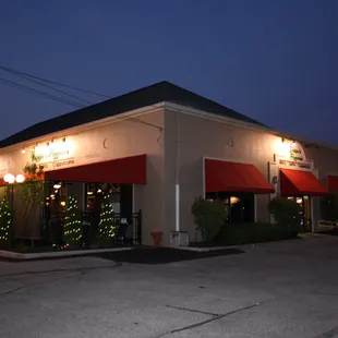 the outside of the restaurant