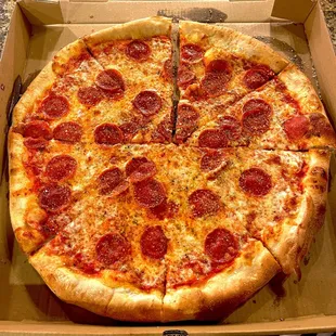 Large 18&quot; Pepperoni Pizza