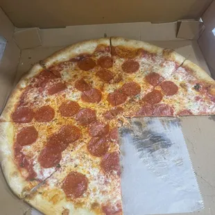 Large pepperoni pizza (had to try it before leaving the review)