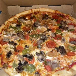 Zerillo&apos;s Specialty- pepperoni, sausage, mushrooms, onions &amp; peppers 14&quot;-medium