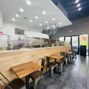 the interior of a fast food restaurant