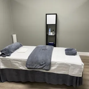 Massages table