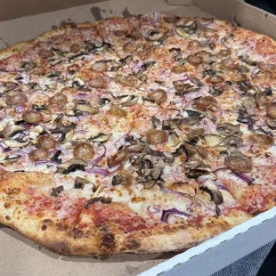 SAUSAGE ONION MUSHROOM CHEESE ON A 20"