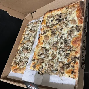 the Doppio zero (mushroom sausage) pizza