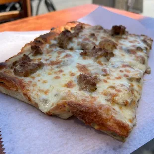 Sausage mushroom pizza