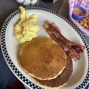 The honeymooner with scrambled eggs and bacon. It was good.