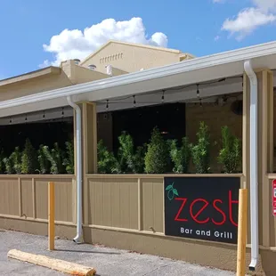 the outside of the restaurant