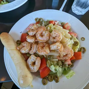 Havana salad with shrimp