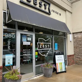 the entrance to zest juice