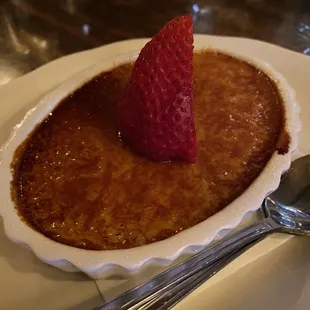 The creme brûlée was delicious.