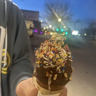 Medium twist dipped in chocolate and crunch coat