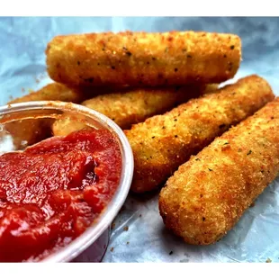 Mozzarella Sticks w/Marinara Sauce. Pretty Good!