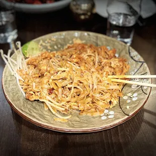 Pad Thai with chicken (no green onions)