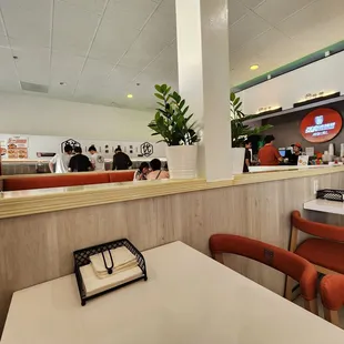 the interior of a fast food restaurant