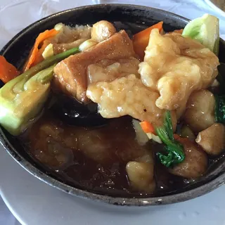 D12. Braised Grouper Clay Pot