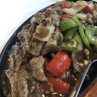 D2. Sizzling Beef Strips with Black Pepper Sauce