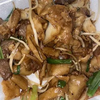 F8. Beef Chow Fun