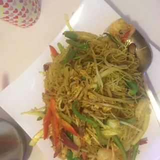 F10. Singapore Rice Noodles