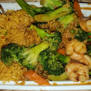 Beef, shrimp, and broccoli combination. 4 shrimp and 0 beef...