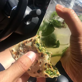 Homemade lemonade (virgin mojito)