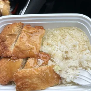 Lemon chicken with white rice and lemon sauce