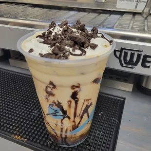 dessert, drink