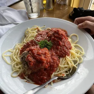 Spaghetti w/ Meatballs or Sausage