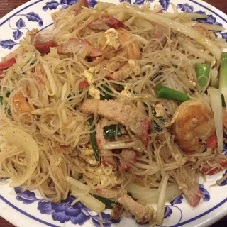 Pan-Fried Rice Noodle (Vermicelli) with B.B.Q. Pork, Shrimp & Curry Flavored