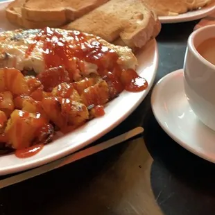 a plate of breakfast food