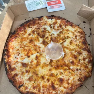 10" thin crust, extra cheese