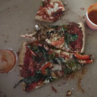 Here&apos;s what&apos;s currently left of this amazing pizza that&apos;s about to get totally devoured...made exactly how I asked and I&apos;m pretty picky!