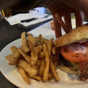 Ziggy&apos;s burger