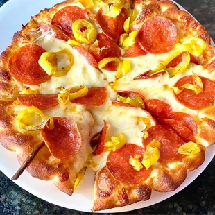 White Pizza with Pepperoni and Banana Peppers