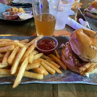 Chicken sandwich with a Hefeweizen