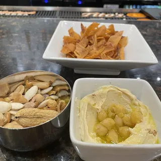 Hommous w/ Pine Nuts