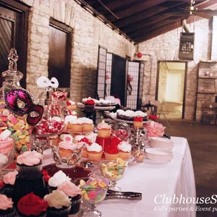 The Clubhouse Scene, Valentine's dance, 2013