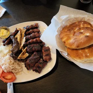 Mixed meat plate with yummy bread