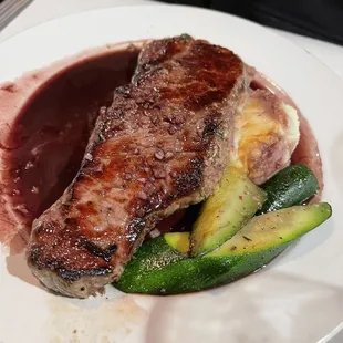 New York steak with red wine reduction, mashed potatoes and zucchini! Delicious!!