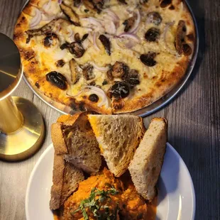 Pizza Funghi &amp; Meatballs