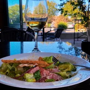 White wine varietal and ahi tuna