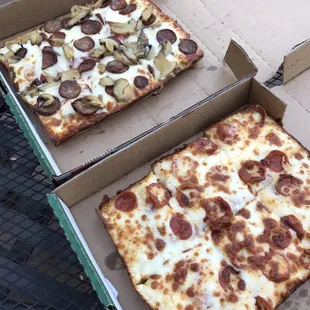 Pepperoni w/ extra cheese and Italian sausage with mushroom.
